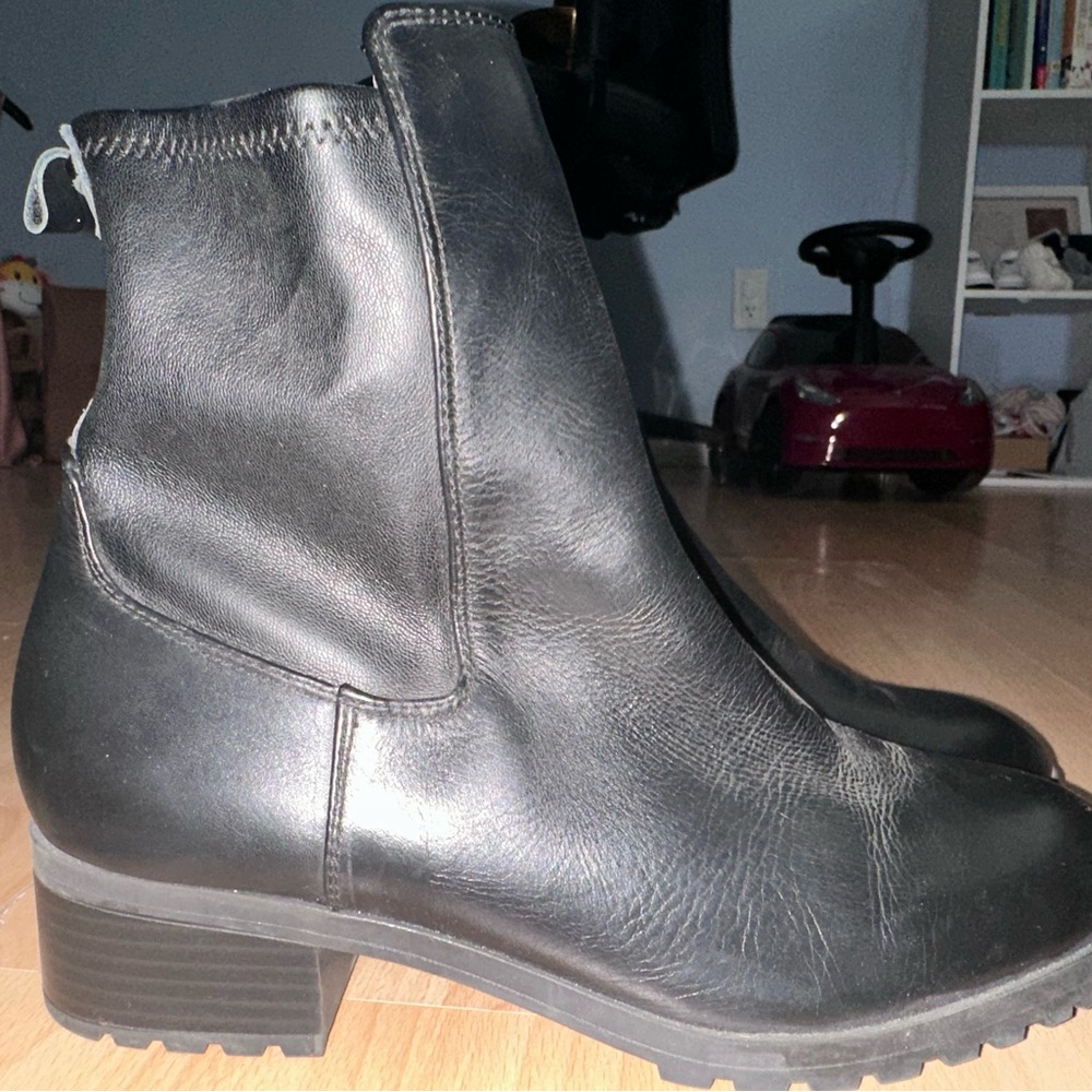 Aldo ankle high booties in all black size 9